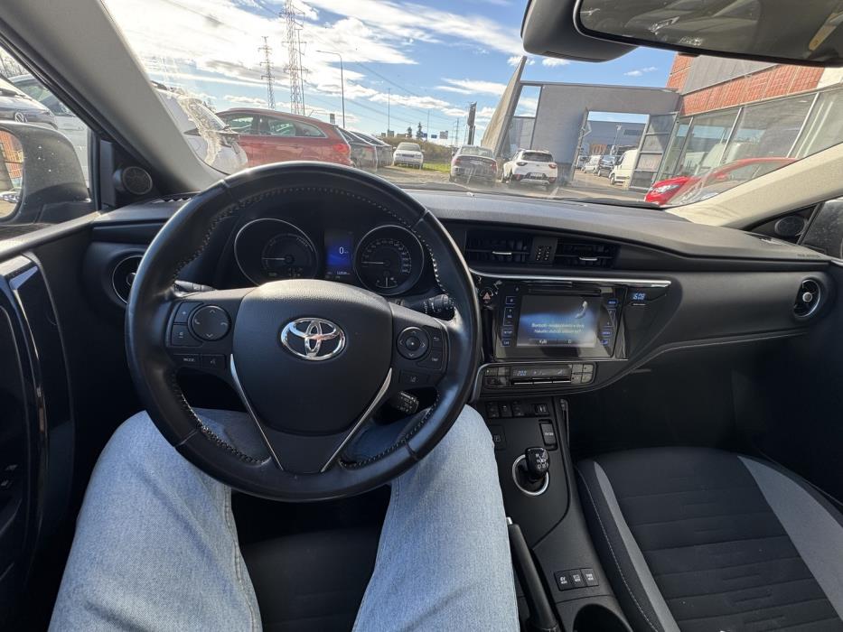 TOYOTA Auris 2017