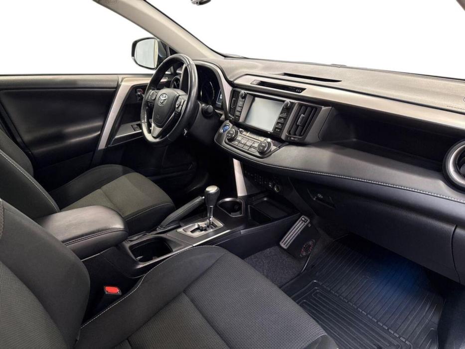 TOYOTA RAV4 2018
