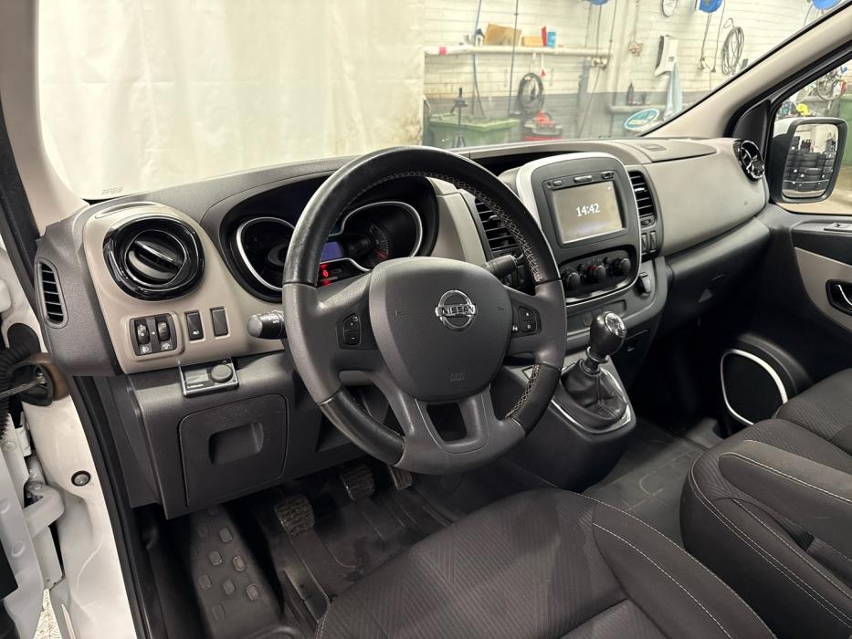 NISSAN NV300 2018
