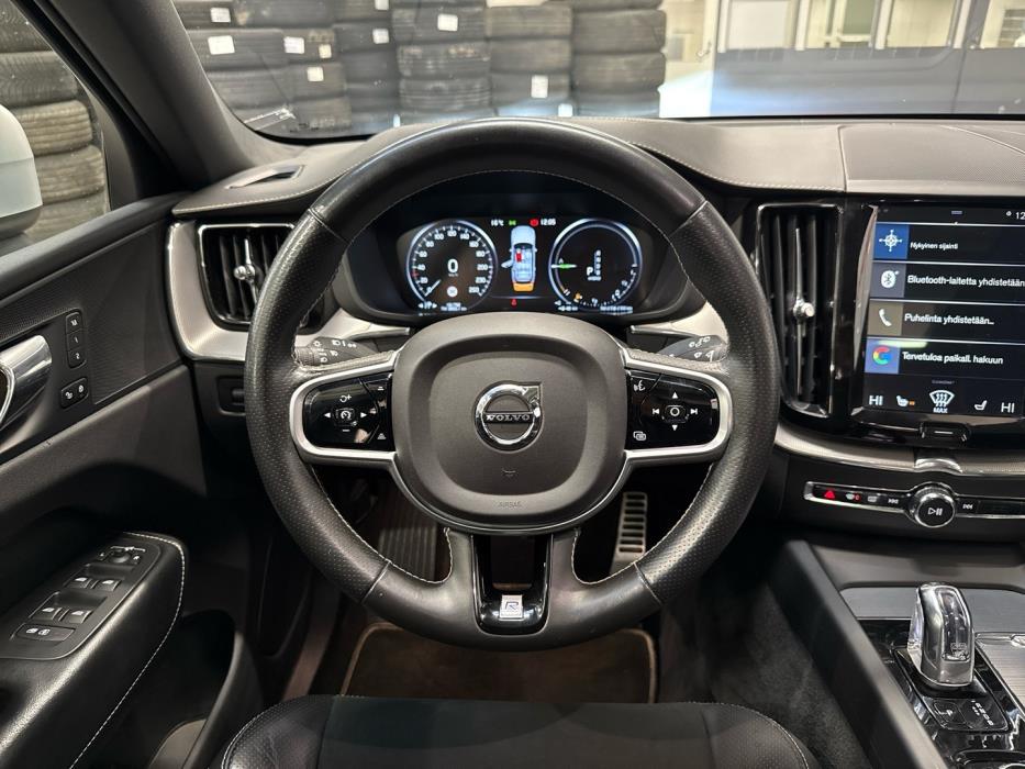 VOLVO XC60 2018