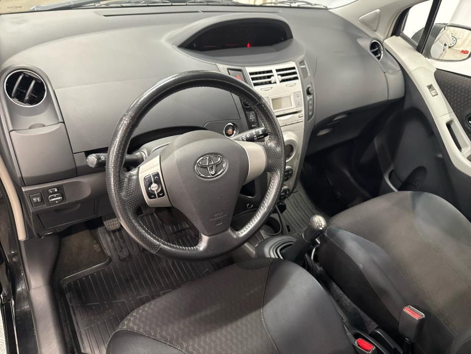 TOYOTA Yaris 2007