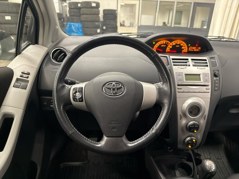 TOYOTA Yaris 2007