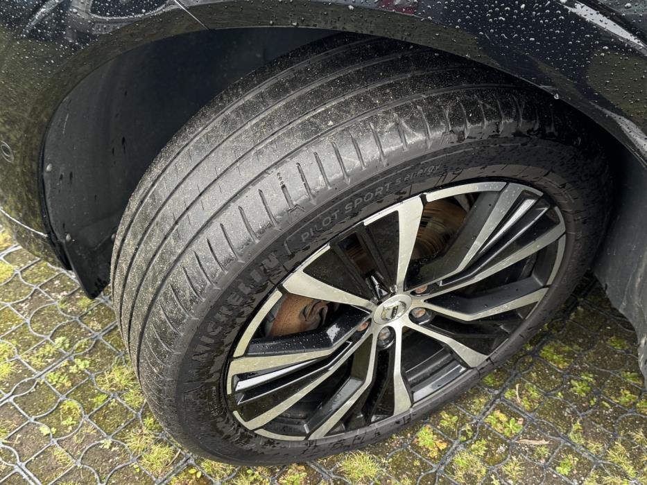 VOLVO XC60 2023