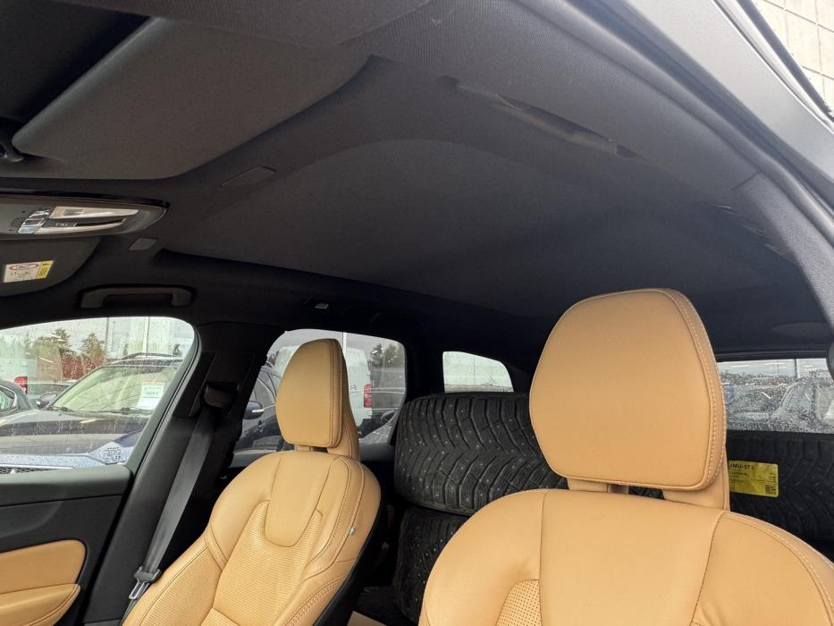 VOLVO XC60 2023