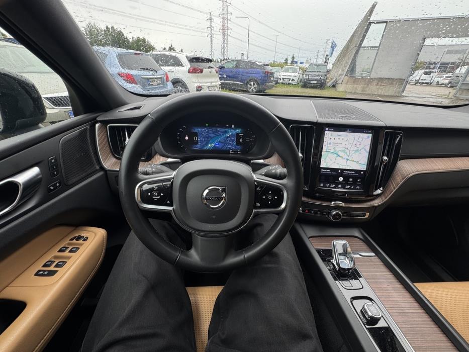 VOLVO XC60 2023