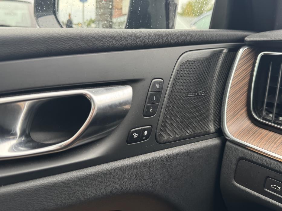 VOLVO XC60 2023
