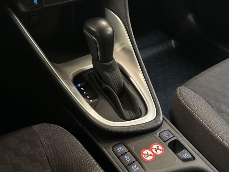 TOYOTA Yaris 2024