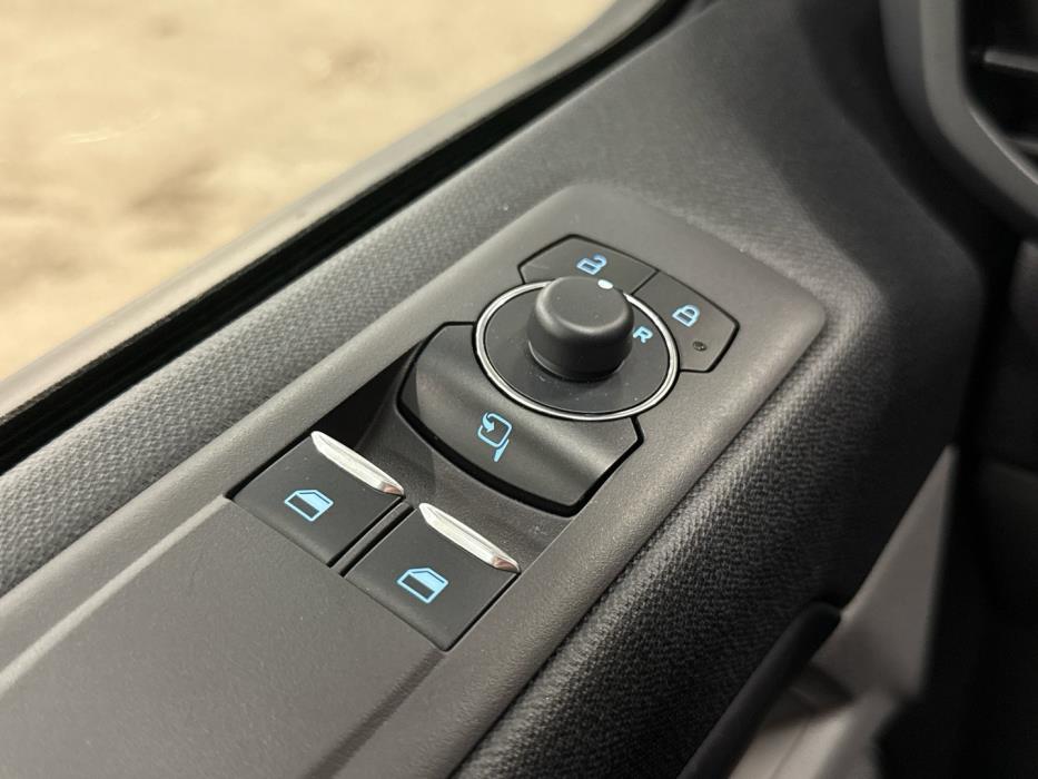 FORD Tourneo Custom 2025