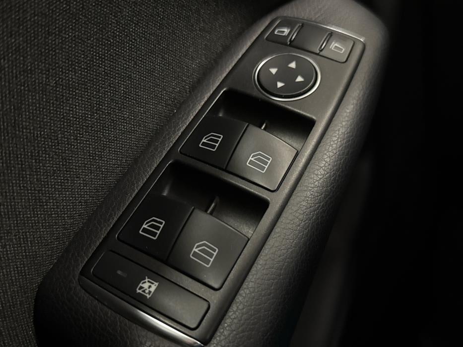 MERCEDES-BENZ B 2012