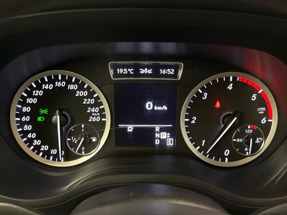 MERCEDES-BENZ B 2012