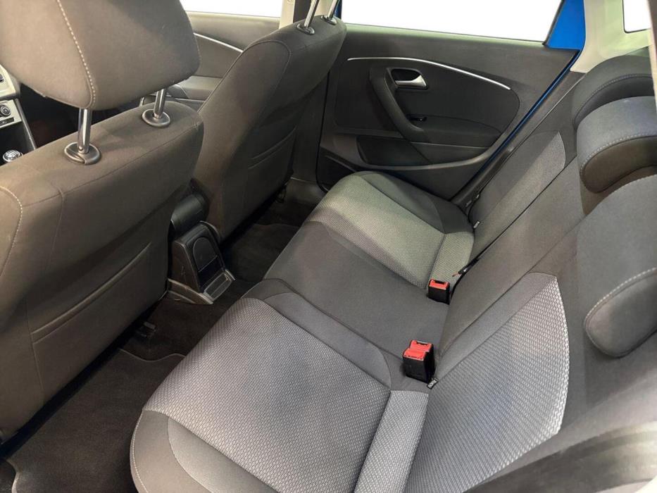 VOLKSWAGEN Polo 2014