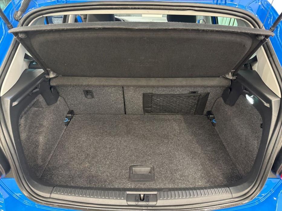 VOLKSWAGEN Polo 2014