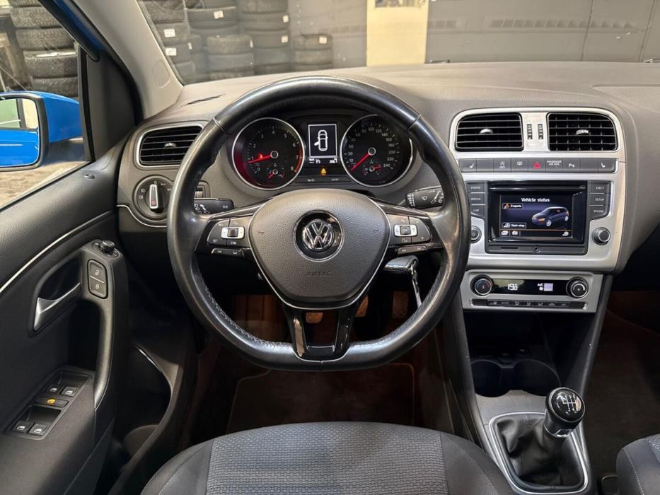 VOLKSWAGEN Polo 2014