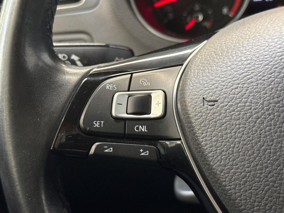 VOLKSWAGEN Polo 2014