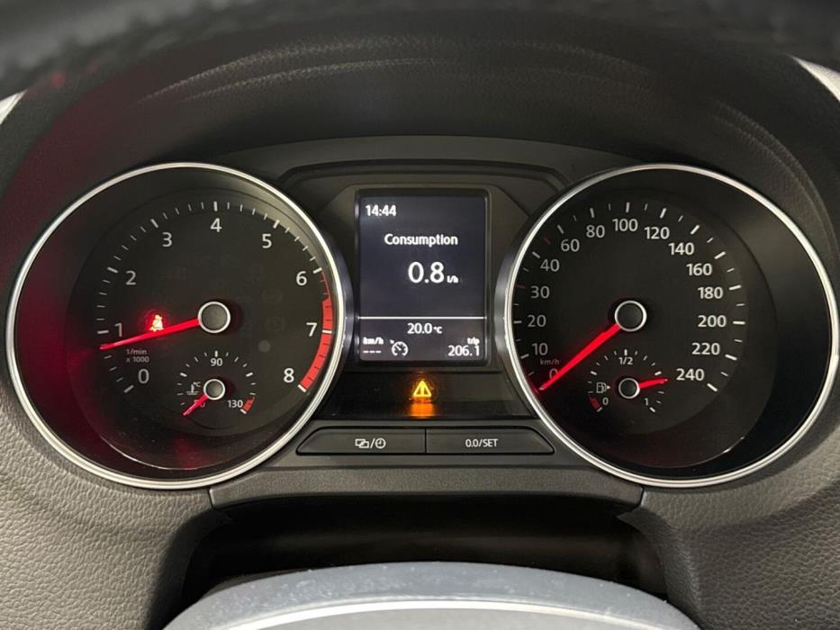 VOLKSWAGEN Polo 2014
