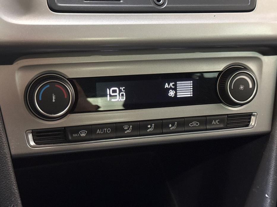 VOLKSWAGEN Polo 2014