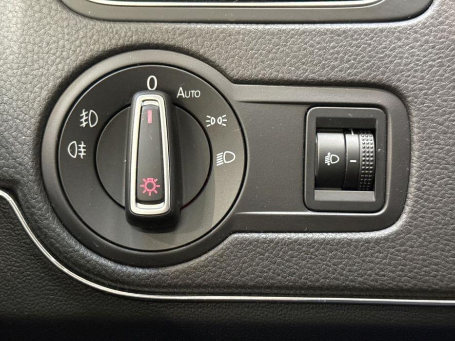 VOLKSWAGEN Polo 2014