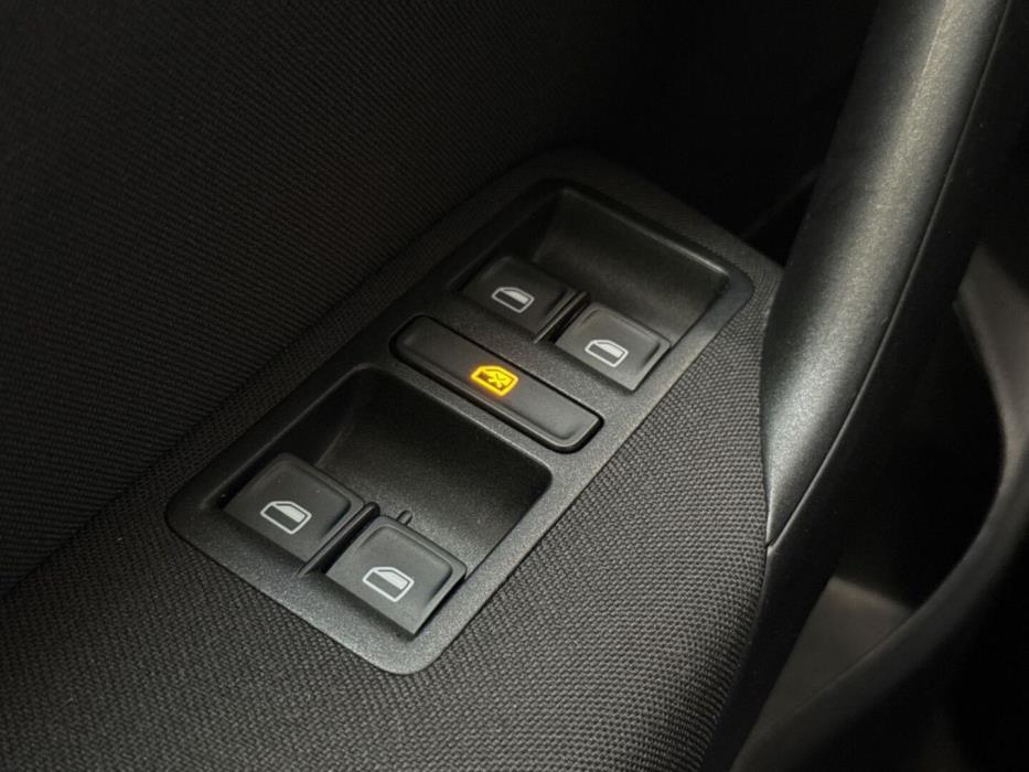 VOLKSWAGEN Polo 2014