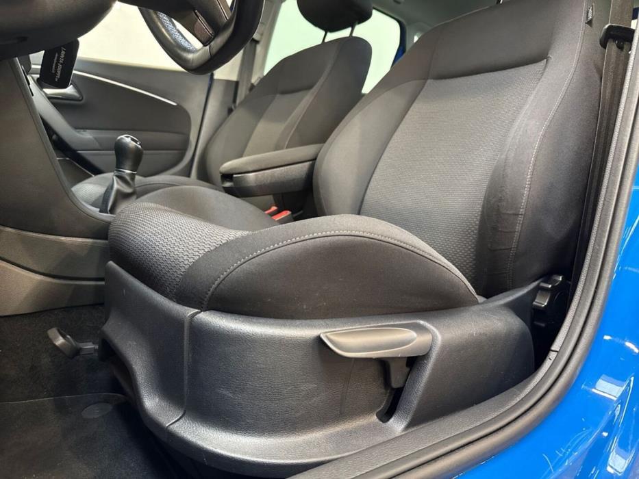 VOLKSWAGEN Polo 2014