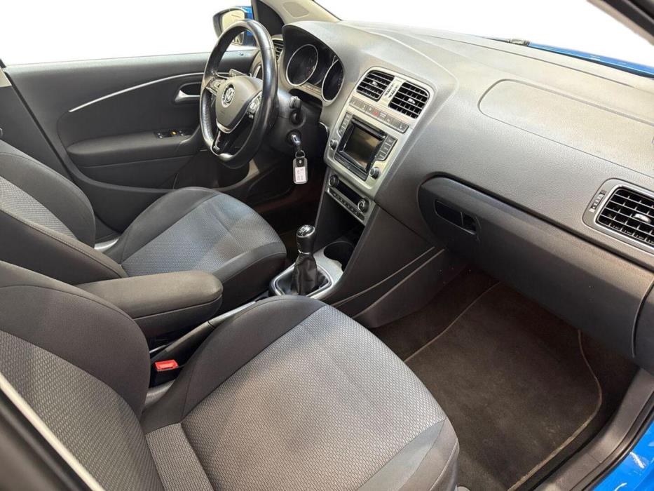 VOLKSWAGEN Polo 2014