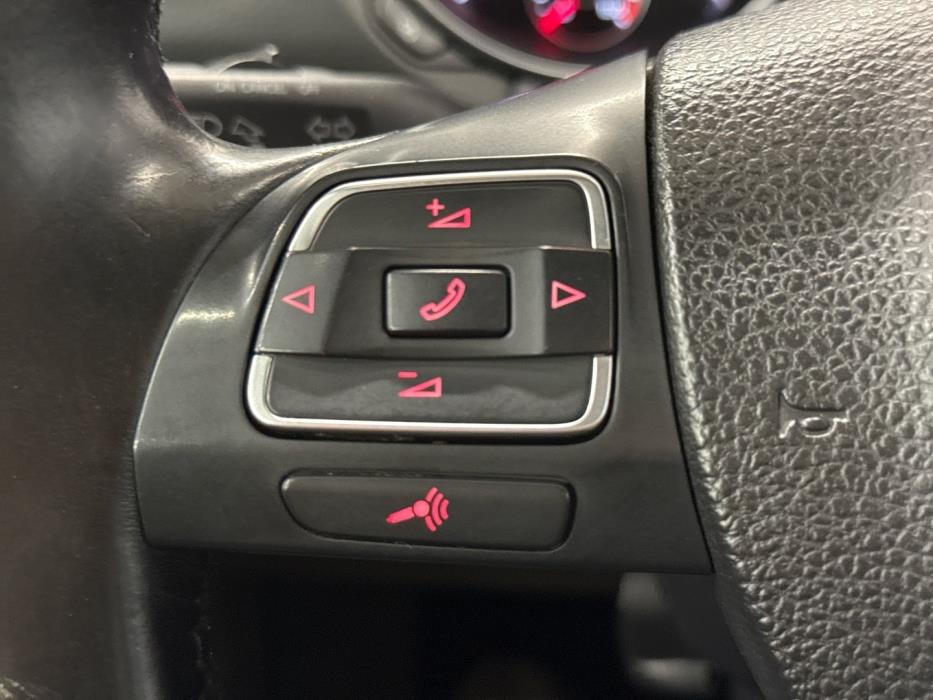 VOLKSWAGEN Golf 2012