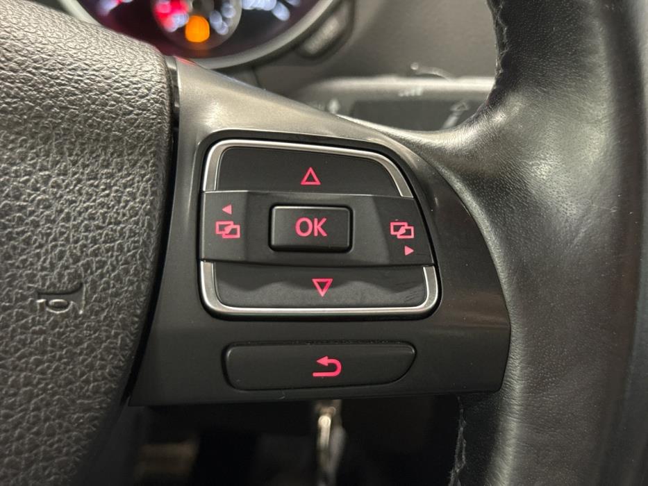 VOLKSWAGEN Golf 2012