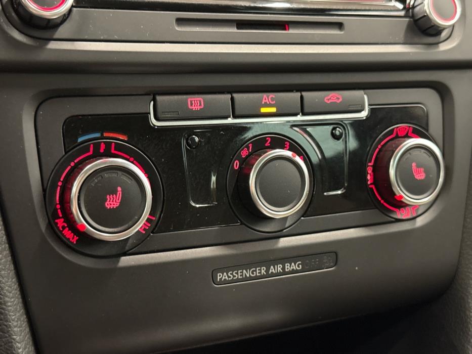 VOLKSWAGEN Golf 2012