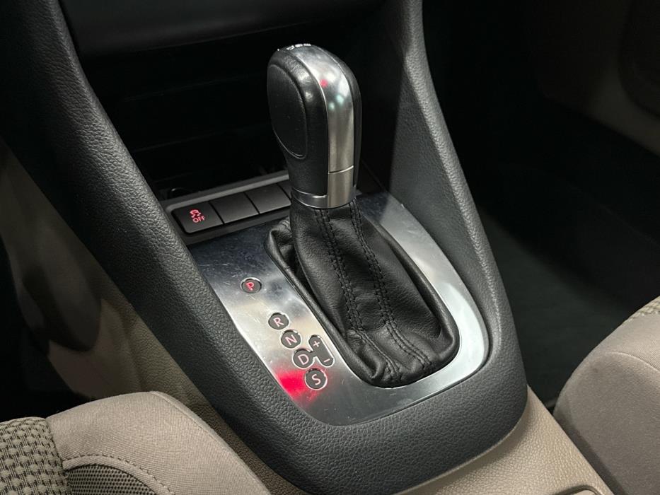 VOLKSWAGEN Golf 2012