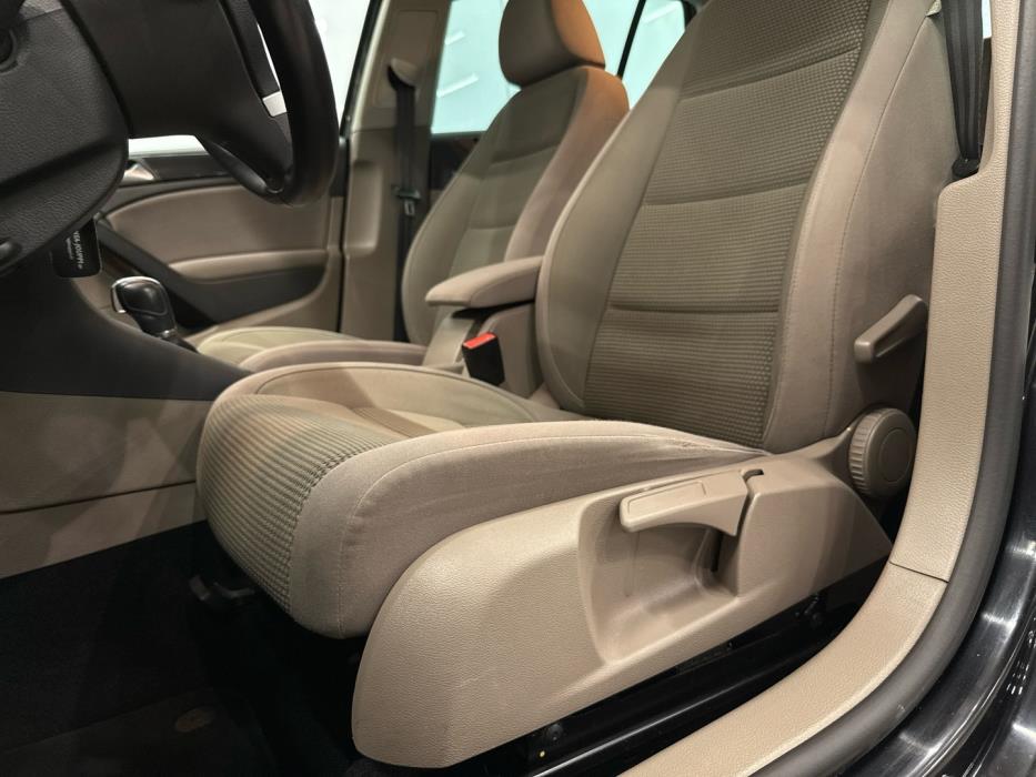 VOLKSWAGEN Golf 2012