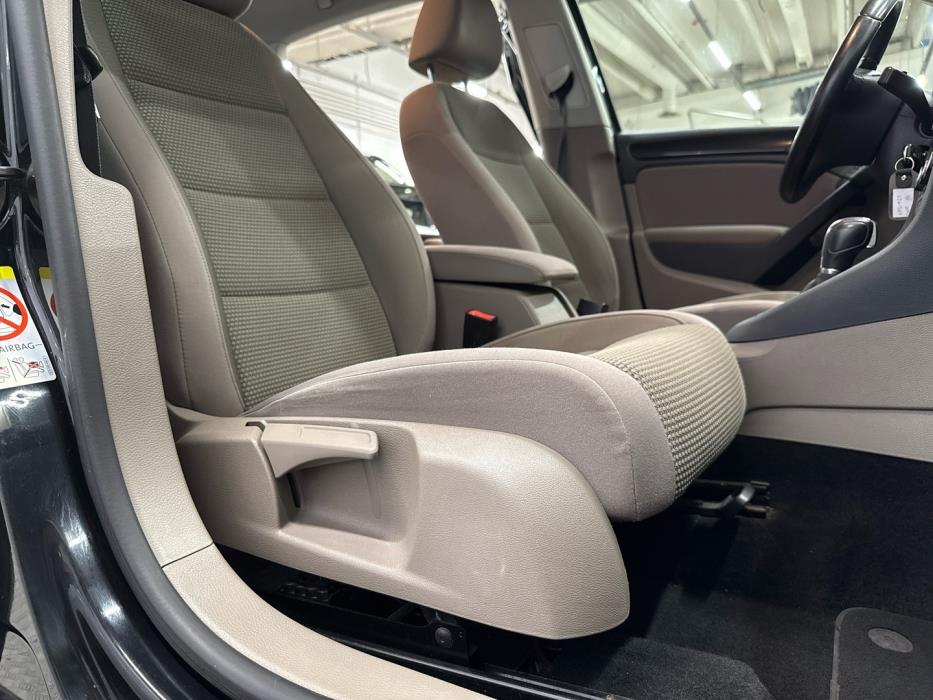 VOLKSWAGEN Golf 2012