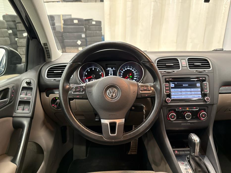 VOLKSWAGEN Golf 2012