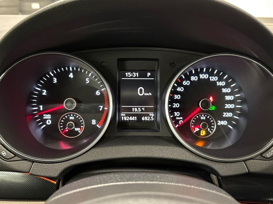 VOLKSWAGEN Golf 2012