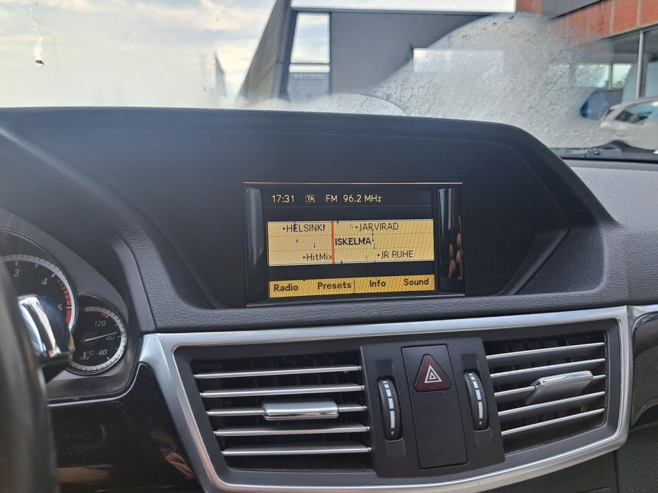 MERCEDES-BENZ E 2012