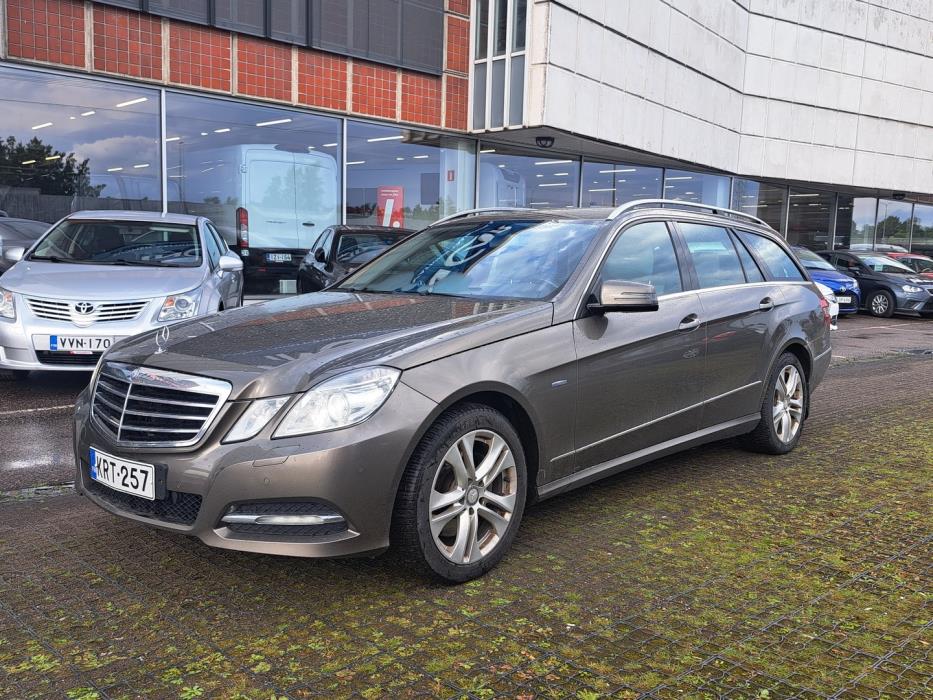 MERCEDES-BENZ E 2012
