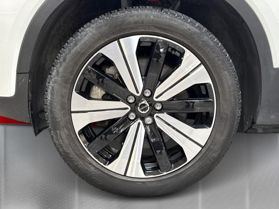 VOLVO XC40 2023
