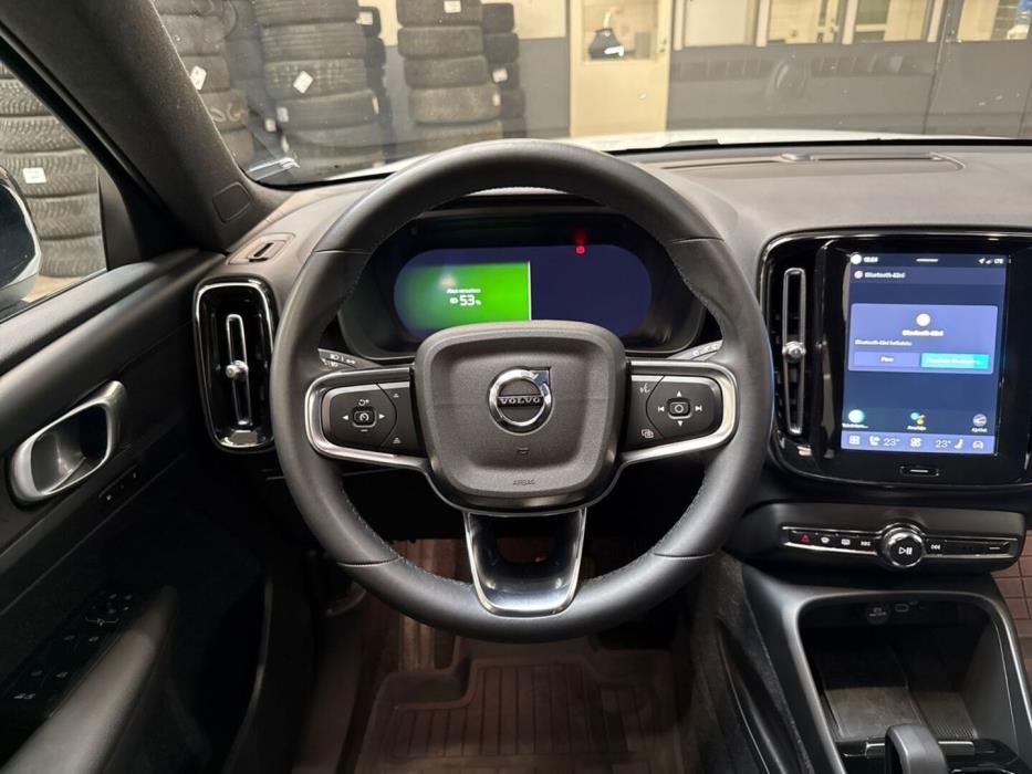 VOLVO XC40 2023