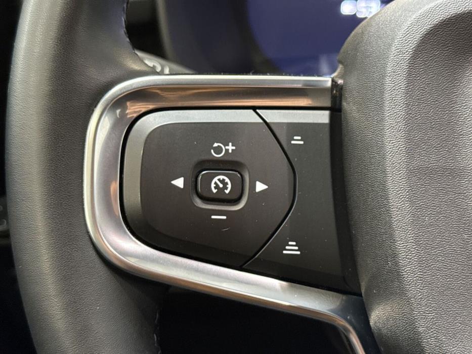 VOLVO XC40 2023