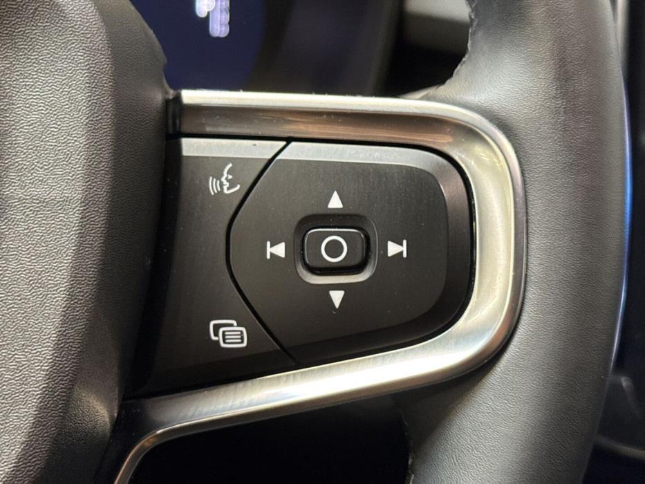 VOLVO XC40 2023