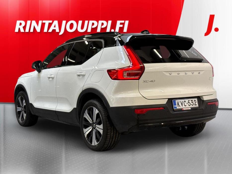 VOLVO XC40 2023