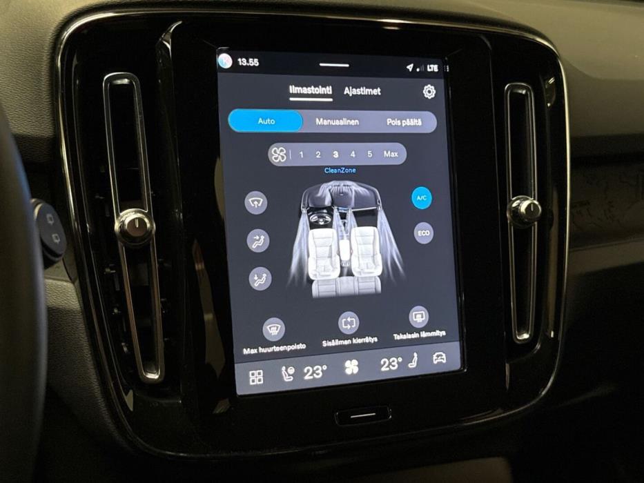 VOLVO XC40 2023