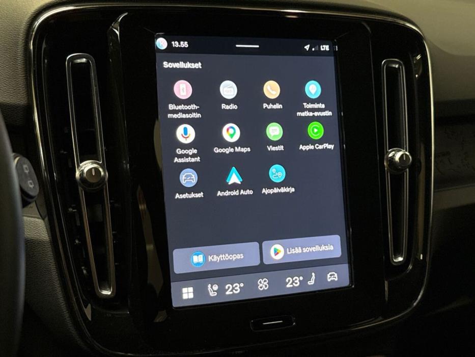 VOLVO XC40 2023