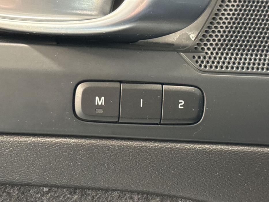 VOLVO XC40 2023