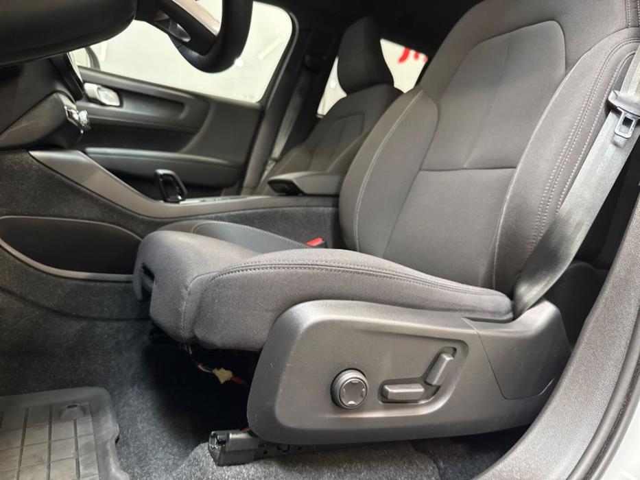 VOLVO XC40 2023