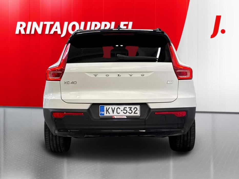 VOLVO XC40 2023