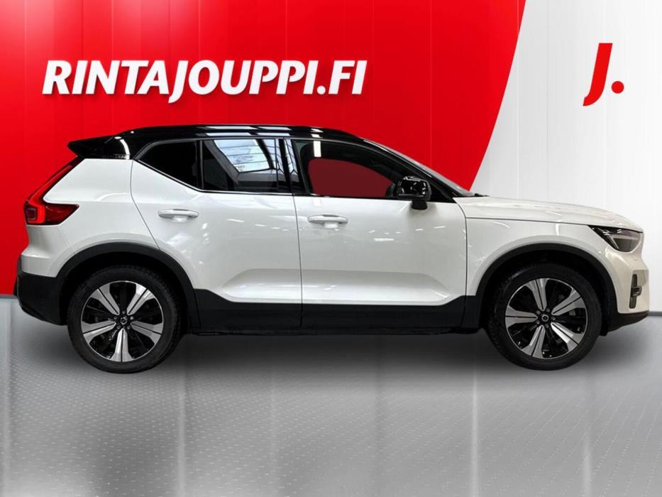 VOLVO XC40 2023