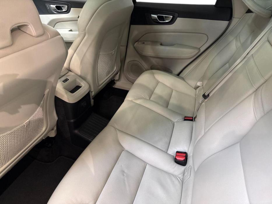 VOLVO XC60 2021