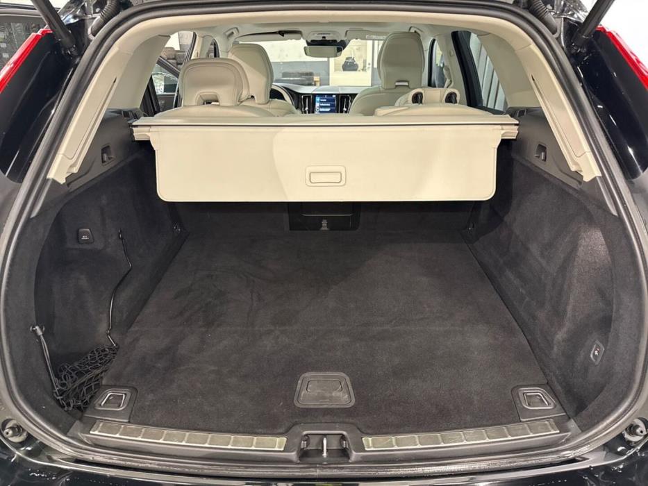 VOLVO XC60 2021