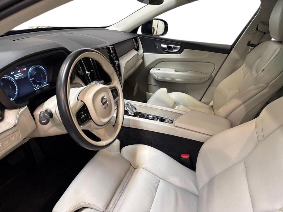 VOLVO XC60 2021