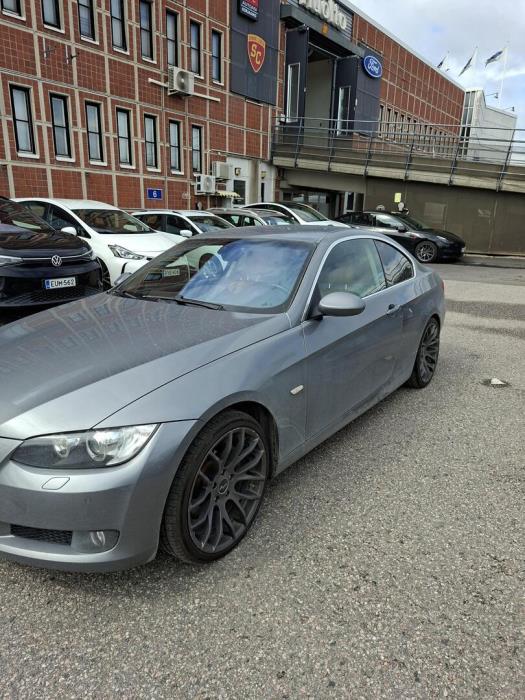 BMW 330 2007