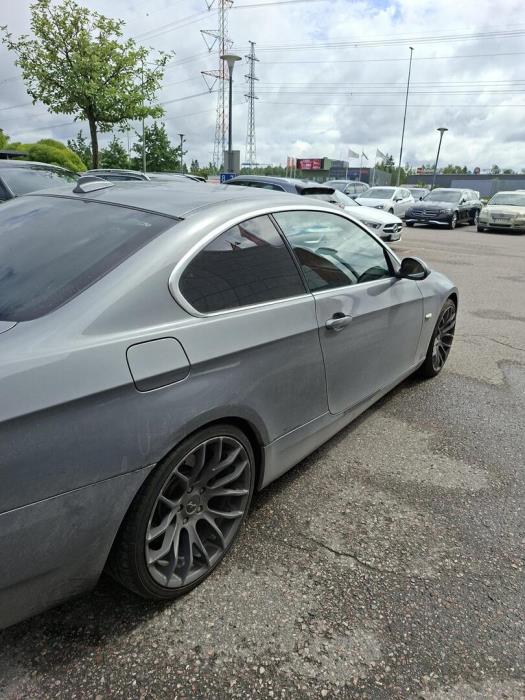 BMW 330 2007